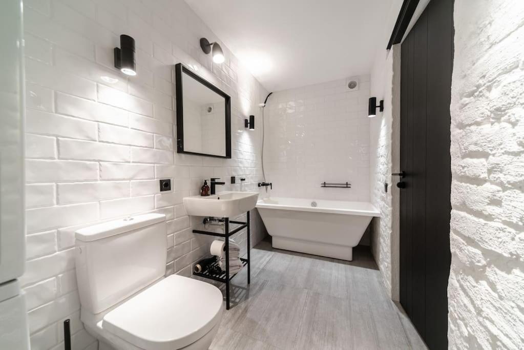 3 Storey Apartment With A Character And A Terrace Riga Eksteriør bilde