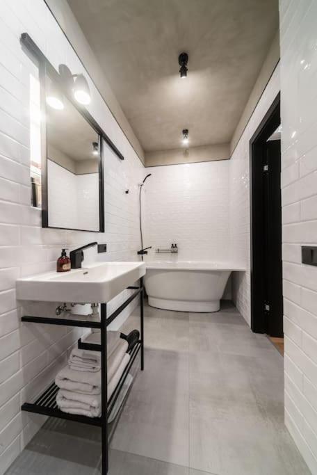 3 Storey Apartment With A Character And A Terrace Riga Eksteriør bilde